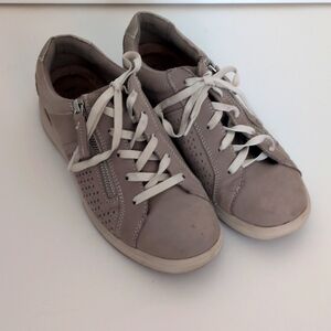 Earth Origins Etta Tan Leather Sneakers - 9